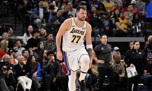 Έχασαν τον Ντόντσιτς και έχασαν στο ντέρμπι του LA οι Λέικερς thumb