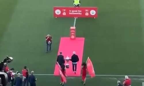 Το τρόπαιο στο γήπεδο από παλαίμαχους! (ΒΙΝΤΕΟ ST) thumb